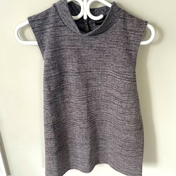 Banana Republic Sleeveless Grey Vest - Picture 2 of 8
